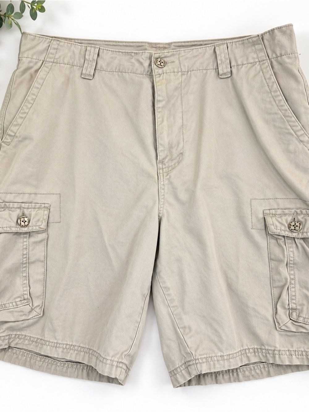 IZOD Golf Men’s Beige Pleated Cargo Shorts Size 36